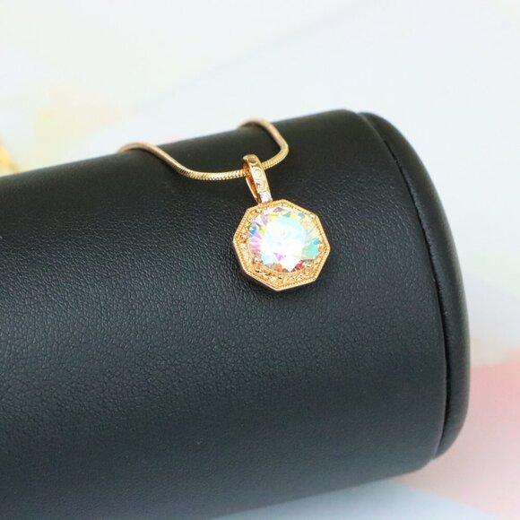 "Gold-Plated Iridescent Pendant – Radiant Glow, XPPT1392 - Picture 3 of 12